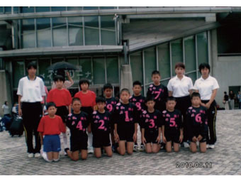 潮見スポーツ少年団男子バレーボール部のチーム写真