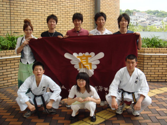 旧鈴蘭台西高校空手道部ＯＢ会のチーム写真